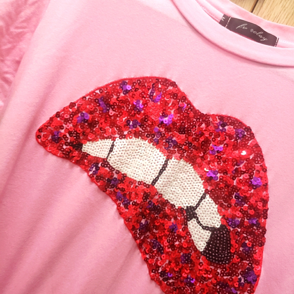 NWOT ---  FV RELAY LIP BITTING SEQUENCE T-SHIRT